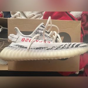 Yeezy 350 v2 Zebra og, worn a few times, clean asf tho, bottoms aren’t that bad